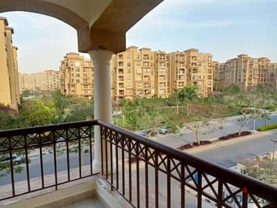Apartment for rent in Madinaty 140 square meters 3 bedrooms and 2 bathrooms and a kitchen fully equipped with electricity, water, natural gas, internet, and an elevator. Available for viewing. Required 17 thousand final. 3 bedrooms and 2 bathrooms and a kitchen. For contact: 01017251574