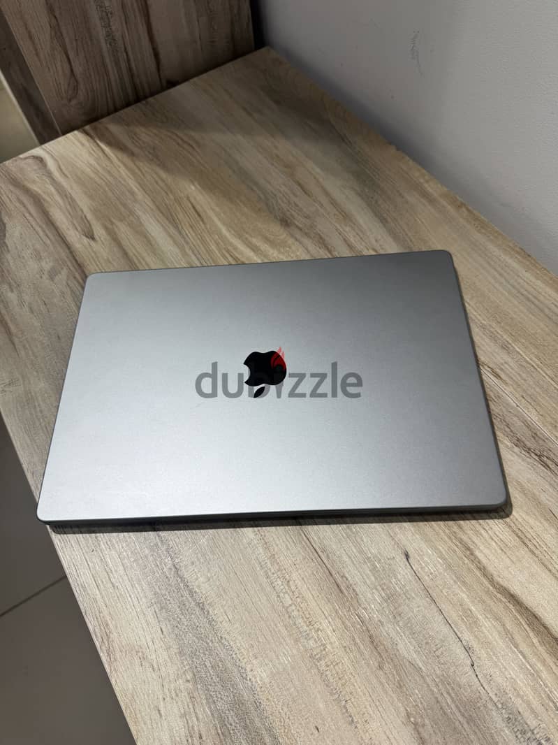 MacBook pro 16 inch m1 pro 1