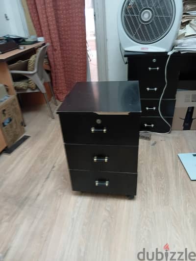 A Black three Drawer - وحدة أدراج سوداء بثلاثة أدراج