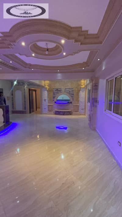 Apartment for rent in First Settlement (Al-Yasmeen), near Sadat Axis. Ultra-super-lux finish.