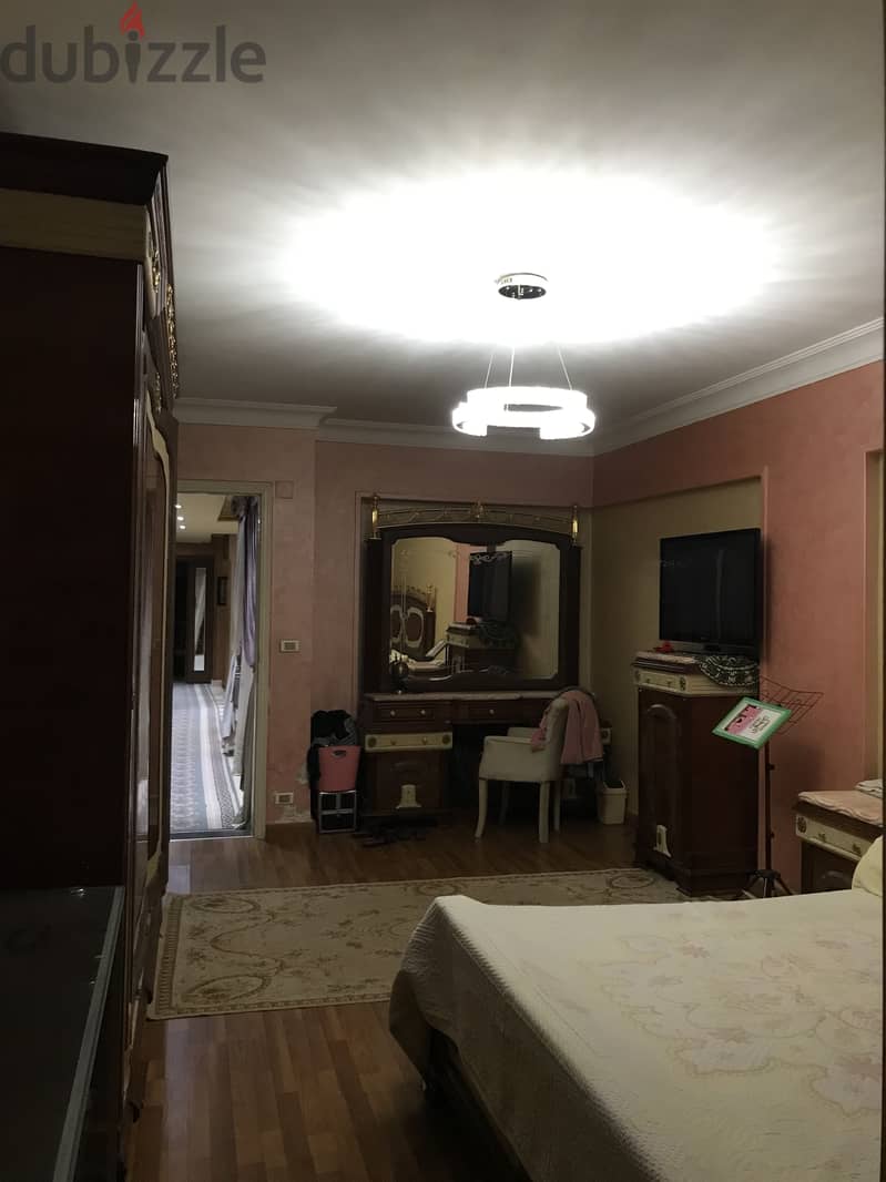 اوضه كاملة سرير دولاب تسريحة ٢ كوميدينو صغير ١ كوميدينو كبير 1