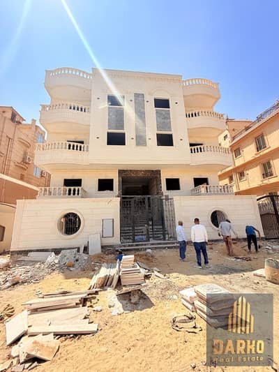 شقة 200م للبيع في غرب سوميد – بحرية صريحة  فيو لاندسكيب | أرضي مرتفع موقع مميز جدًا: • خطوات من مدرسة الهدى • بالقرب من جامعة مصر ومول العرب • فرصة