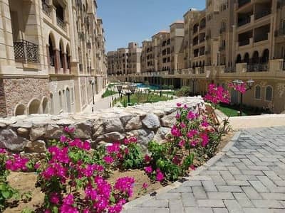 Apartment for sale in Rock Vera Compound, Fifth Settlement, with immediate delivery and a 40% discount for cash payment; a 10-year installment plan is