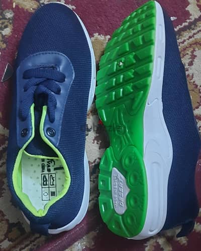حذاء رياضى