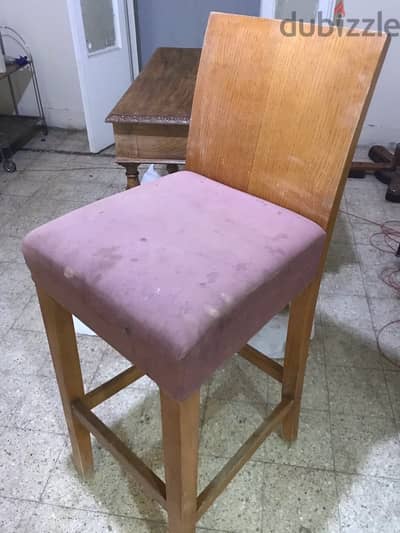 يوجد 12 كرسي بار استعمال سنه بحالة ممتازه