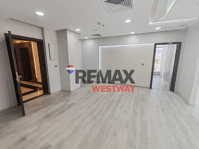مكتب للايجار متشطب بالتكيفيات علي المحور مول بقلب الشيخ زايد A furnished office for rent with air conditioning on the Axis Mall in the heart of Sheikh
