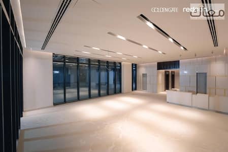 105 SQM Office with a direct South 90th Street view, directly opposite AUC. Prime New Cairo location with high rental ROI potential.