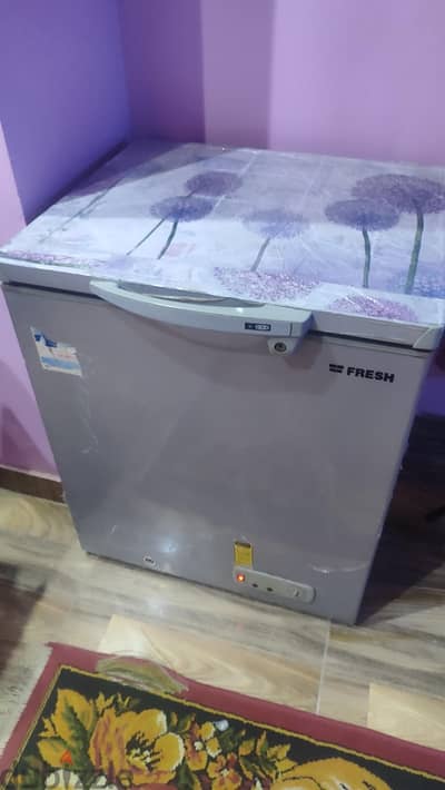 ديب فريزر صندوق بحاله ممتازه  220 لتر مقاس 80×85×65 لون فضي