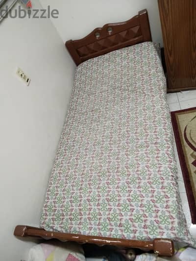 سرير بمرتبه للبيع  بدون صحاره