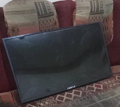 شاشه كاسيل 32 بوصه بها كسر بالشاشه