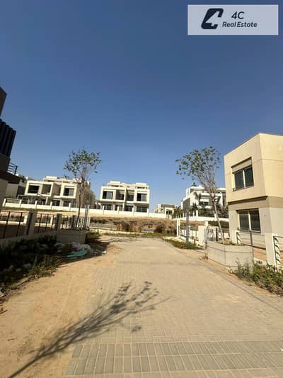 فيلا توين هاوس 297متر للبيع في palm hills new cairo فيو لاند سكيب | استلام فوري