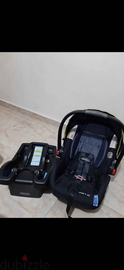 Car seat graco with base - كار سييت جراكو مع القاعدة الثابتة للعربية