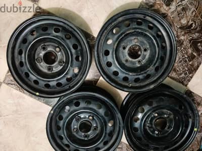 عدد اربع جنوط عادي R15 جديد بالطاسات