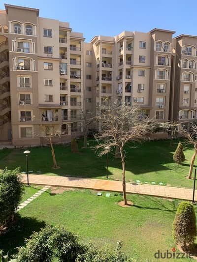 A bargain price for a 107 sq m apartment for sale in Madinaty, consisting of two rooms and a bathroom, with a garden view and high-end finishing. Cash only. Excellent price.