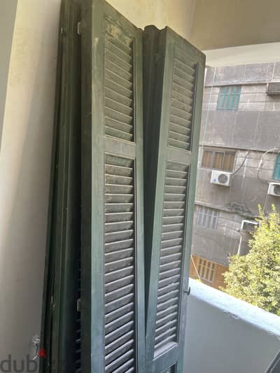 ١٦ درفه  شيش شباك خشب و ٨ درفه شيش بلكونه مع الزجاج بحاله ممتازه
