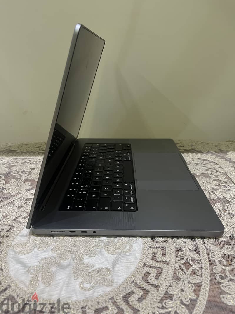 MacBook pro M2 pro 2023 16 inch 3
