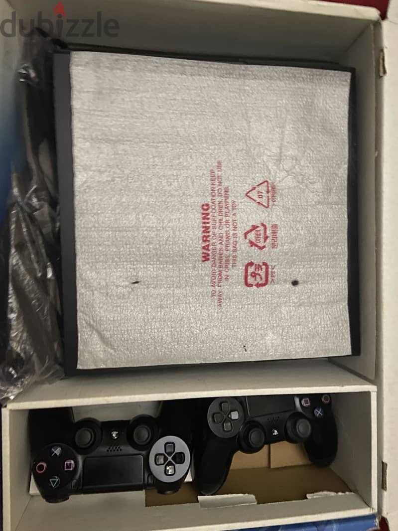 PS4 FAT 500Gb 2 Controllers 2