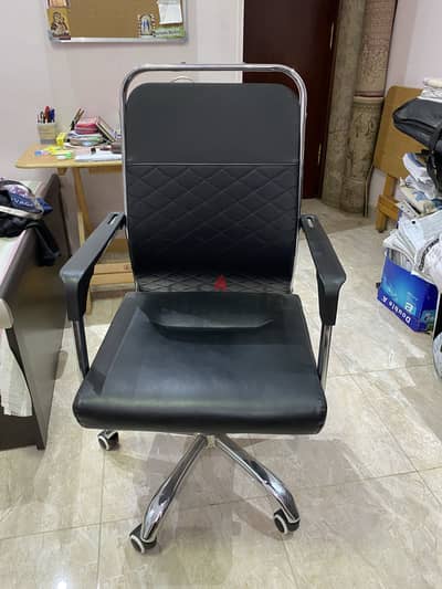 Premium Leather Office Chair – Excellent Condition