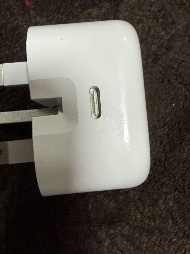 Apple Adapter 20 W 7