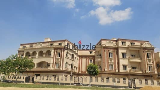 امتلك شقه 300 متر  بارقى مناطق فيلات بجنوب الاكاديميه بالتجمع