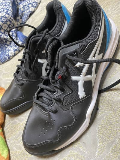 جزمه asics اصلي من امريكا لن تستخدم