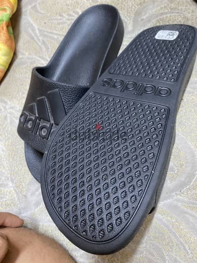 اصلي من امريكا لن يستخدم مقاس 44.5 /٤٤. ٥adidas شبشب