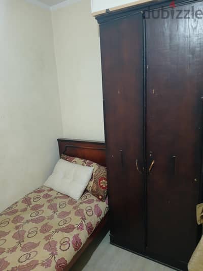 سرير اطفال ودولاب