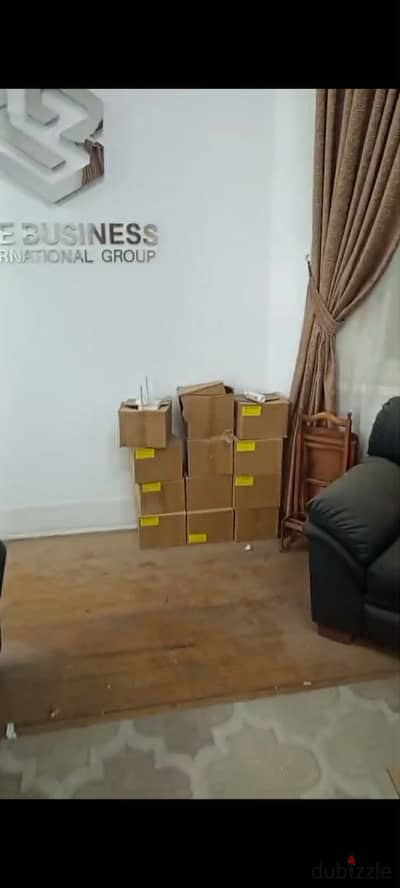 مكتب غرفتين بالزمالك دور اول مرتفع واجهه