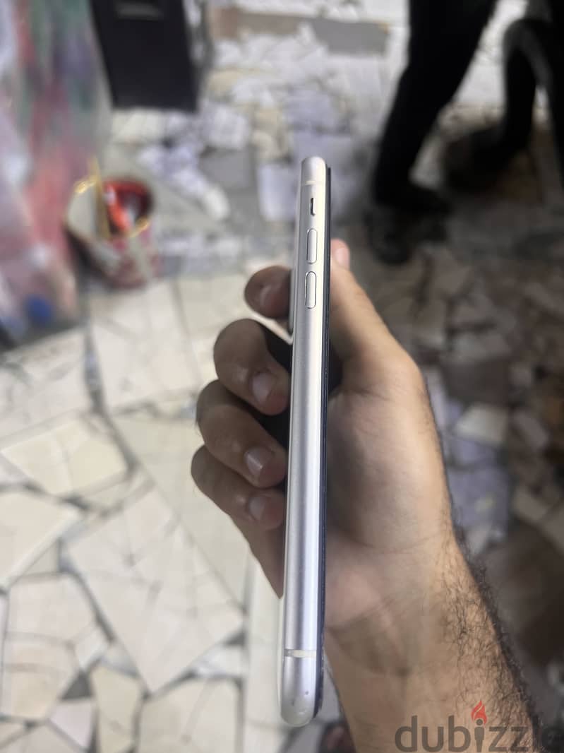 Apple - iPhone 11 4