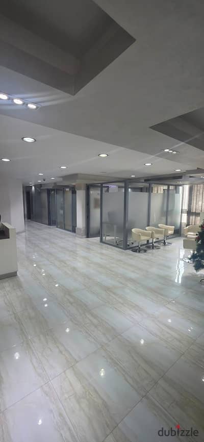 Office for rent in Heliopolis, Al-Nahda main street, area 550 square meters, very distinctive location, modern building and hotel entrance, fully furnished, 5 minutes to Nasr City and Sheraton, and 15 minutes to Fifth Settlement, administrative