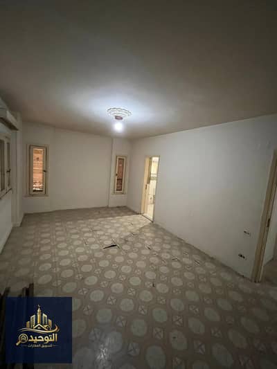 Apartment for sale 200m Al-Basra Street Shihab Branches Third floor on two levels 3 rooms including master 3 bathrooms land share elevator 5.5 million