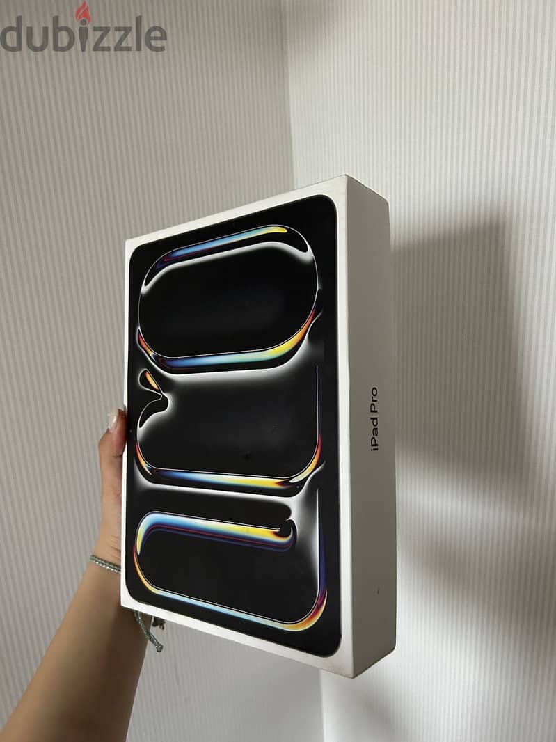 NEW iPad Pro M5 13-inch 256GB WiFi + Cellular (Sealed) 3