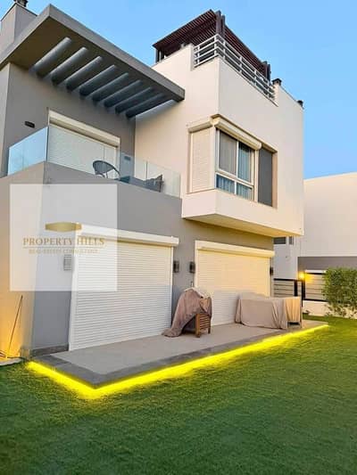 Corner villa for sale at cash price in Hyde Park, Fifth Settlement, directly on the Southern Ninety, minutes from AUC in the Fifth Settlement