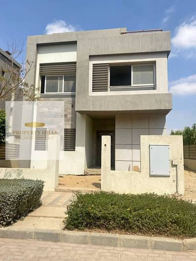 Villa for sale on installments over 8 years in Hyde Park Compound, Fifth Settlement, in front of Mafida and a few minutes to the American University on the Southern Ninety Road Villa for sale on installments over 8 years in Hyde Park Compound, Fifth Settlement, in front of Mafida and a few minutes to the American University on the Southern Ninety Road