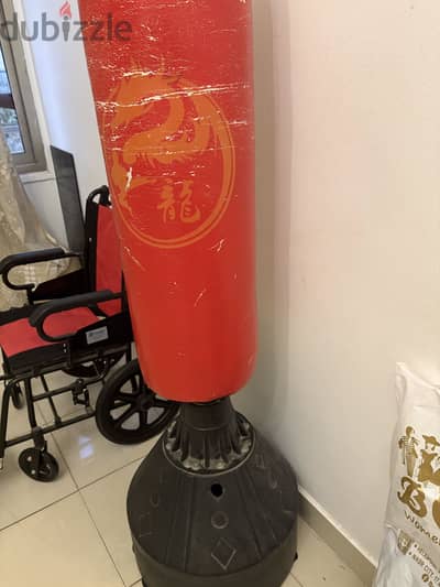 Reebok(freestanding punching bag)