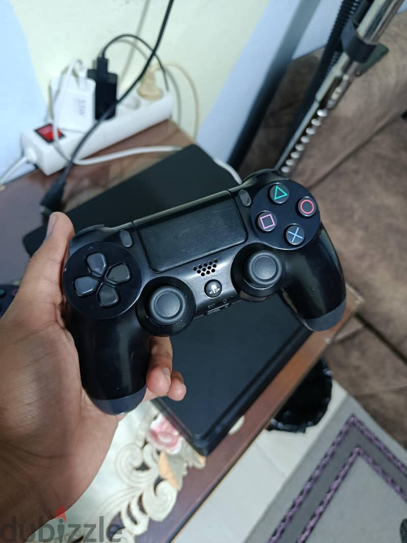 PS4 slim 1