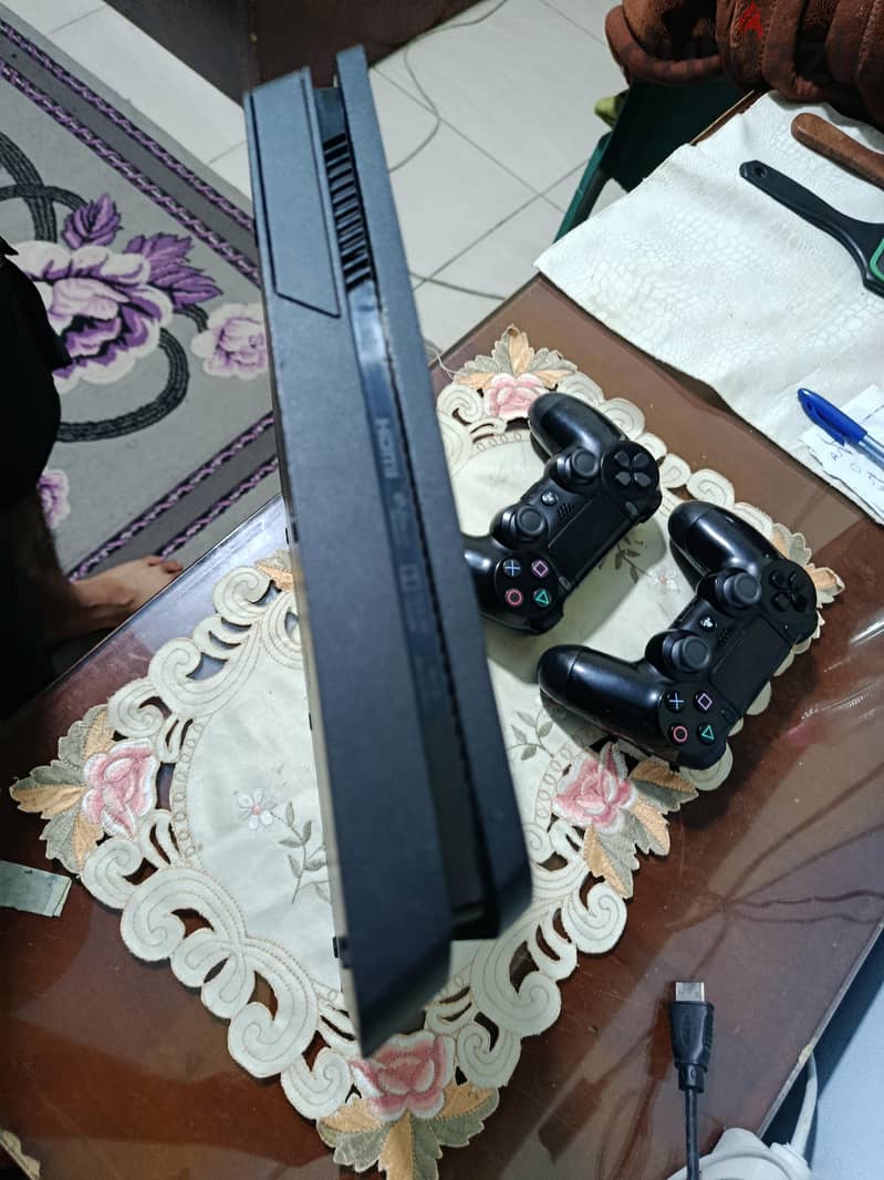 PS4 slim 3