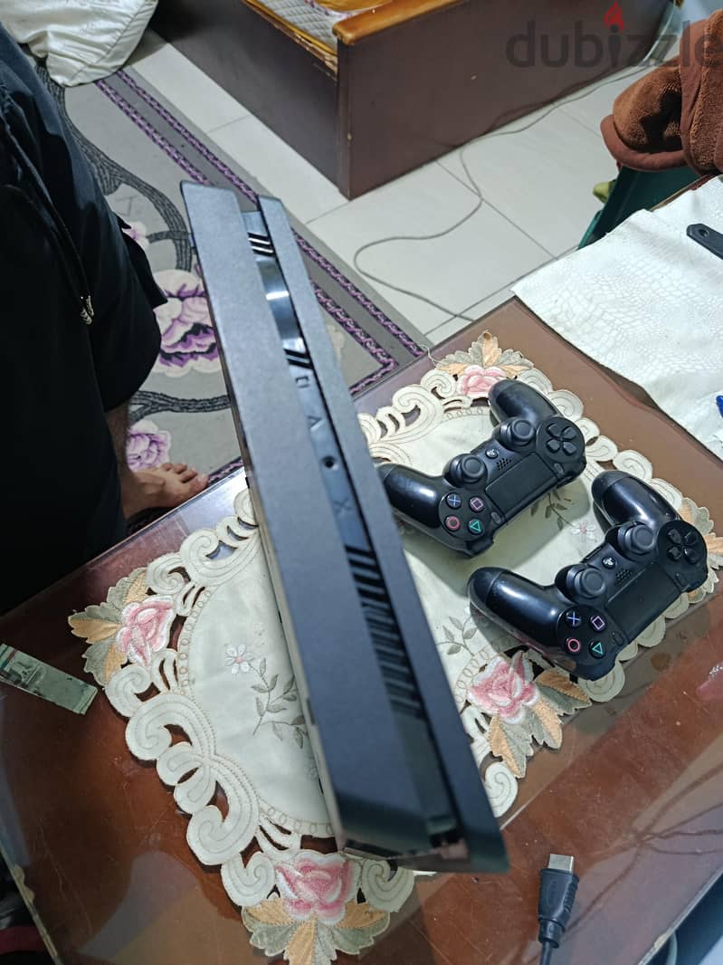 PS4 slim 4