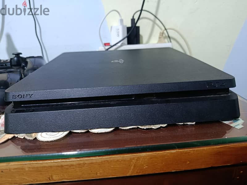PS4 slim 5