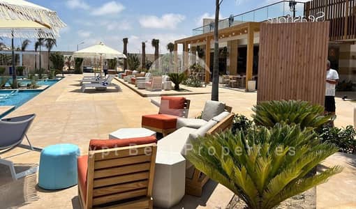 Own a one-bedroom chalet in Sea Shore at the lowest price and in a prime location. Chalet for sale in Hyde Park Lagoon, near occupancy, with installme