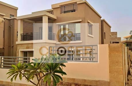 Townhouse for sale 143m golf view 50% discount minutes from City Centre Almaza installments