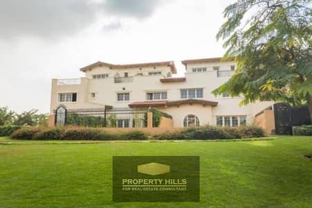 Luxury villa finished distinguished location and large area in Grand Heights next to Mountain View and October Plaza