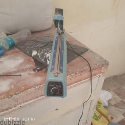ماكينة لحام اكياس بلاستيك و اتنين مفتاح لطش بتشينو