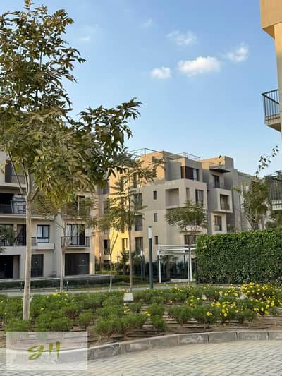 شقة متشطبه بالكامل مع تكيفات للبيع في سوديك ايست الشروق Sodic East AL Shorouk City