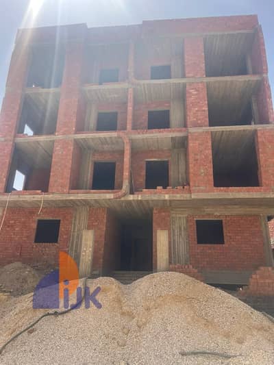A prime apartment for sale in the New Narges area, excellent residential location near Gamal Abdel Nasser Street and opposite Katameya Creek. A fantas