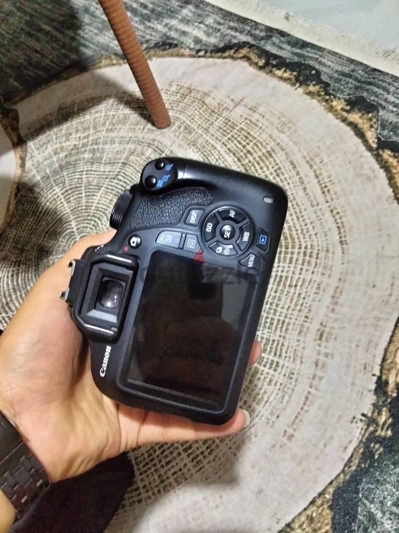 canon D 1200 1