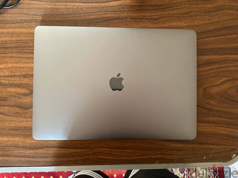 Macbook pro 2016 15 inch TOUCHBAR 1