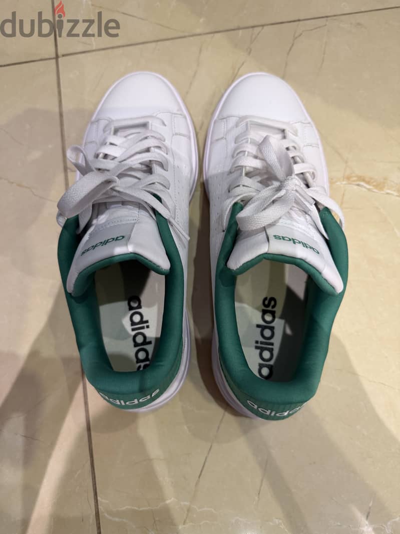 Adidas Advantage base 2.0 size 44 2
