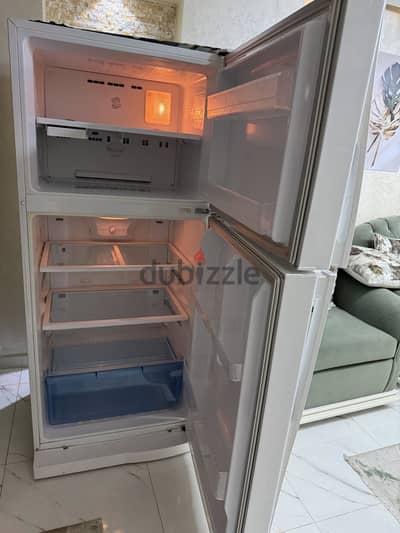 تلاجة دايو ٢٤ قدم بحالة ممتازة