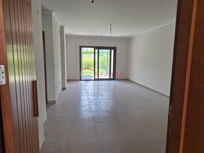 Finished ground with garden -RTM-Pool View